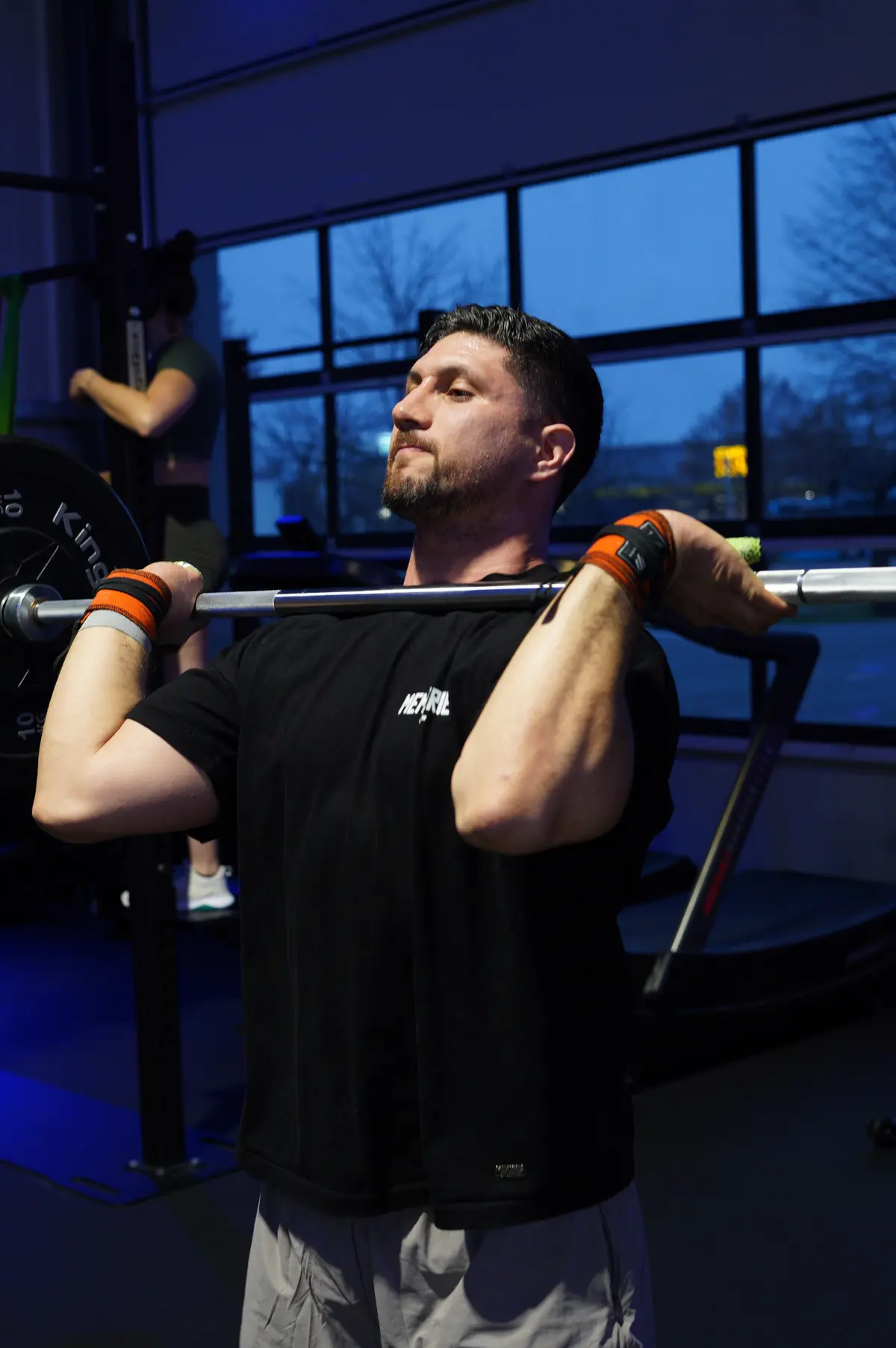 Tayfun Ertural beim Langhanteltraining